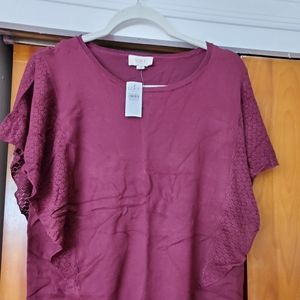 Woman's short sleeved sweater